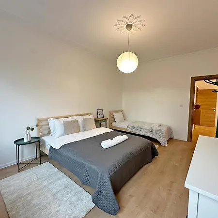 Spacious Bright Cozy 2bdr Fast Wi-fi Next To Park