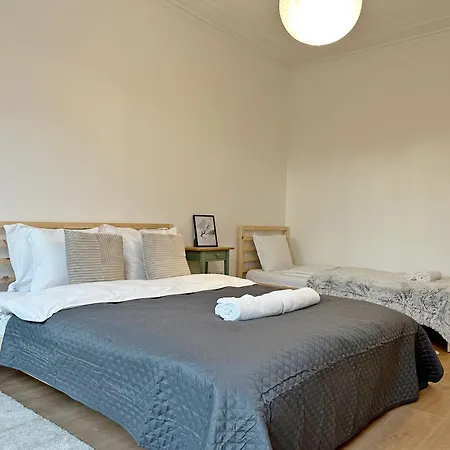 Spacious Bright Cozy 2bdr Fast Wi-fi Next To Park Sófia