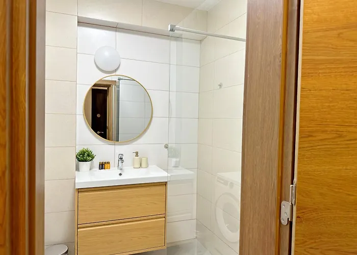 Spacious Bright Cozy 2bdr Fast Wi-fi Next To Park Apartment