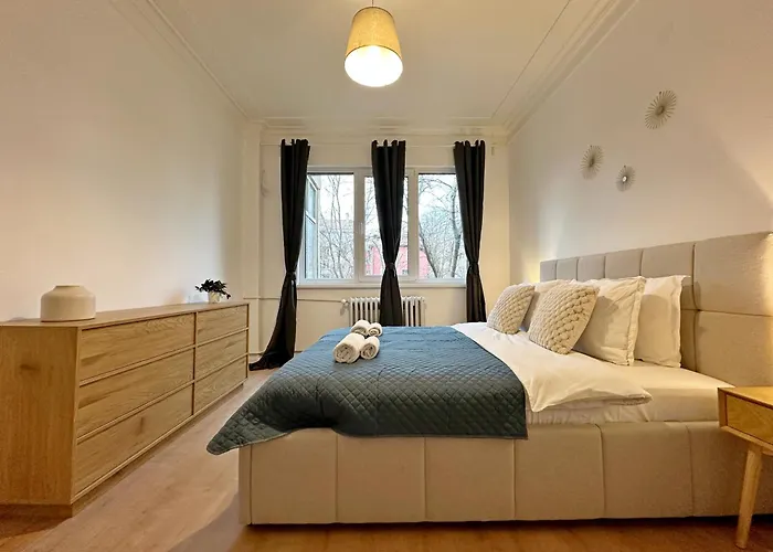 Spacious Bright Cozy 2bdr Fast Wi-fi Next To Park Apartment