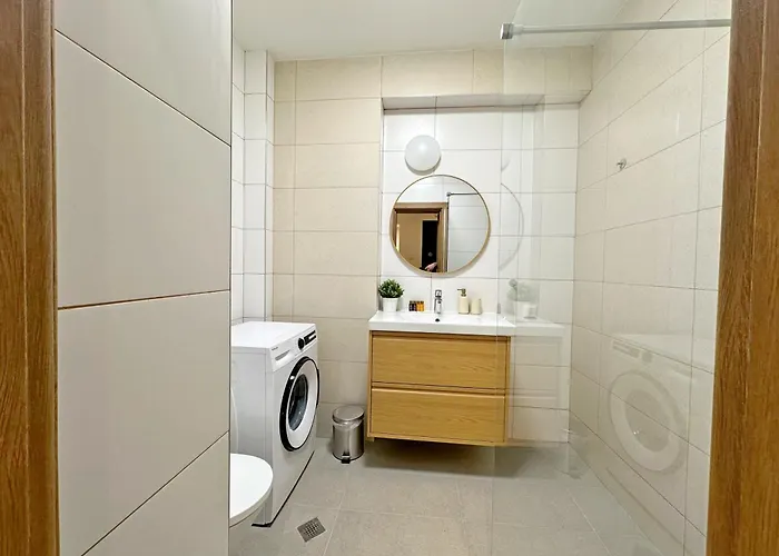 Spacious Bright Cozy 2bdr Fast Wi-fi Next To Park Apartment *