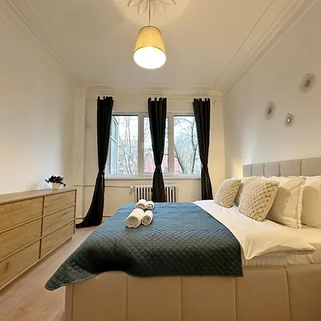 Spacious Bright Cozy 2bdr Fast Wi-fi Next To Park Apartament *