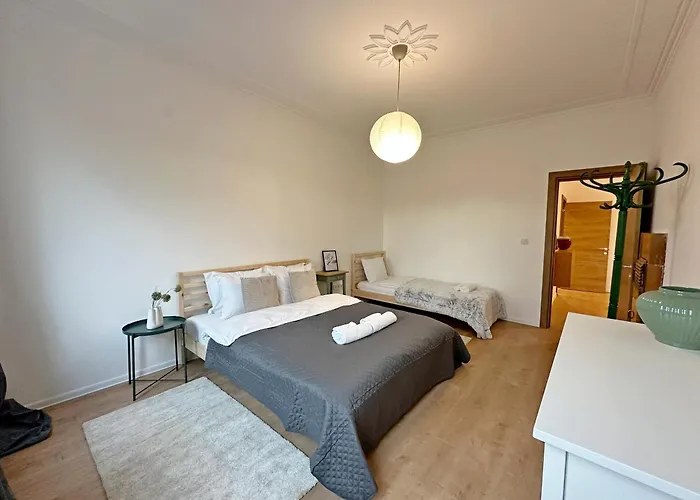 Spacious Bright Cozy 2bdr Fast Wi-fi Next To Park